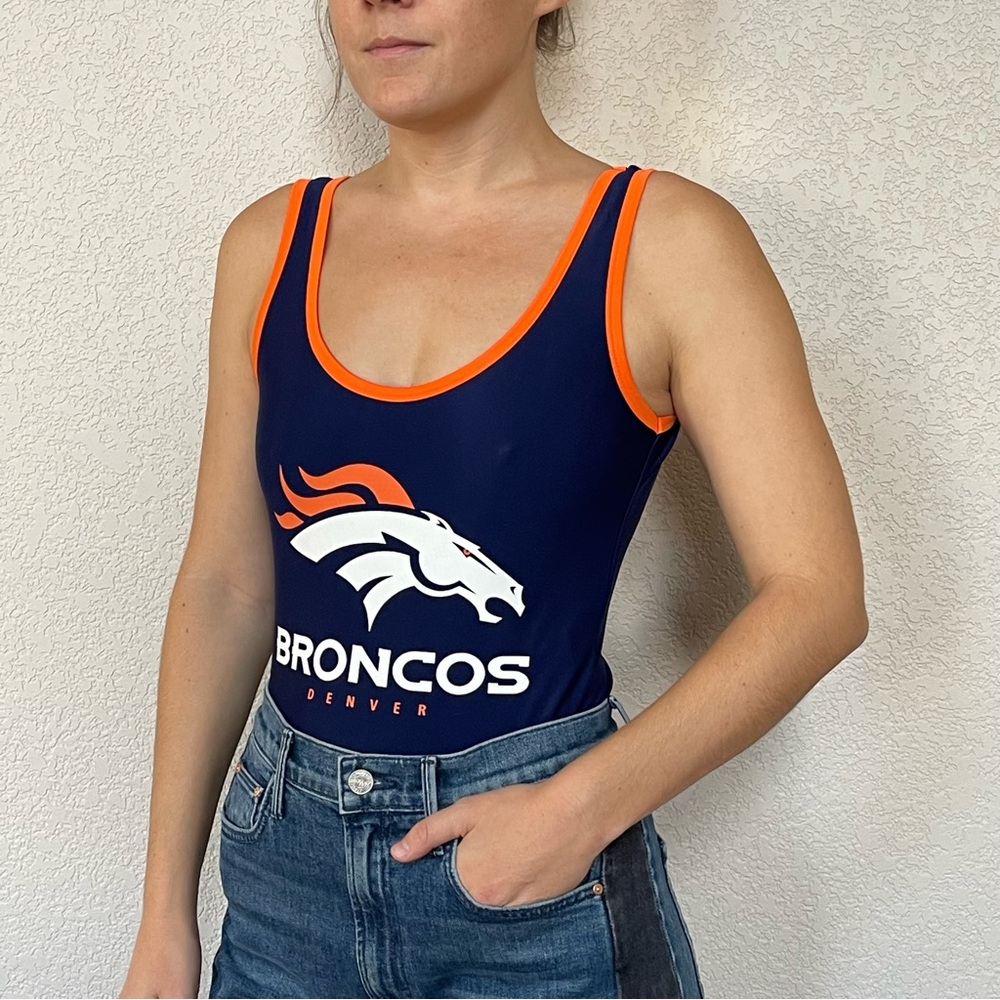 NWOT navy Denver Broncos bodysuit with orange trim 🔸🔹